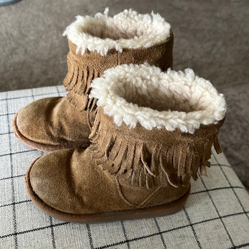 🚨SOLD🚨Girls UGG boot